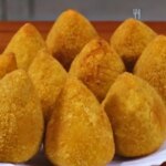 Uma Coxinha Irresistível Com Massa De Batata Super Leve E Saborosa!...