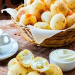 Bolo Salgado De Pão De Queijo Recheado é Fácil E Rápido, Perfeito Pro Lanche, Com...