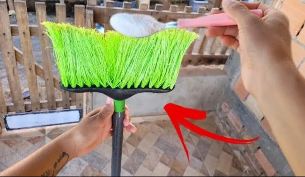 Por que as pessoas estão colocando sal na vassoura?