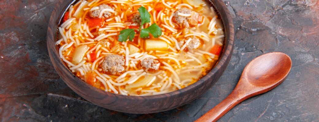 Que Tal Essa Sopa De Macarrão Com Carne Moída Deliciosa? Faça Agora!