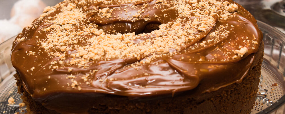 Bolo De Paçoca Com Doce De Leite Muito Fácil De Fazer E Delicioso