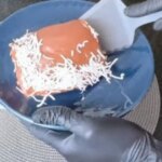 A Sobremesa Cremosa Gelada De Leite Ninho é Fácil, Cremosa E Leva Cobertura De Chocolate....