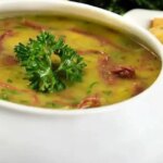 Essa Sopa Cremosa De Mandioca Com Carne Seca é Fácil, Saborosa E Perfeita Para Os...