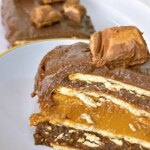 A Torta Gelada De Palha Italiana Combina Brigadeiro, Doce De Leite E Biscoitos Em Camadas...
