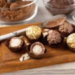 Como Fazer Bombom De Chocolate Caseiro E Muito Irresistível