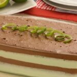 A Mousse De Chocolate E Limão Em Camadas Linda E Gostosa