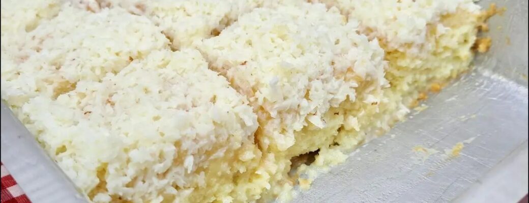 Receita Prática E Deliciosa De Bolo De Sorvete De Coco Molhadinho....