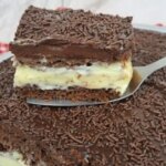 Bolo Gelado De Chocolate Com Recheio Cremoso De Leite Ninho....