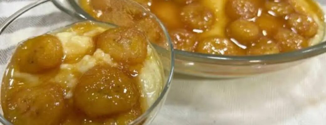 O Doce Banana Cremoso Com Laranja E Creme Fácil é Uma Sobremesa Clássica, Geladinha E...