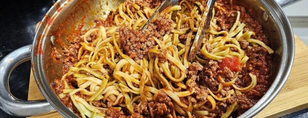 Macarrão à Bolonhesa Fácil E Delicioso! Aprenda Essa Receita Clássica E Rápida Para O Dia...
