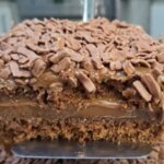 Bolo Gelado De Chocolate Com Recheio Cremoso E Massa Super Fofinha...