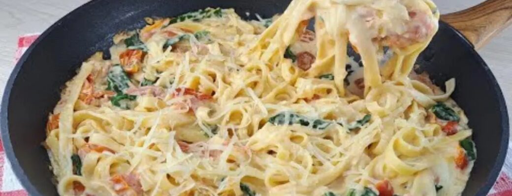 Uma Massa Leve E Deliciosa Feita Com Espinafre E Tomate Em Poucos Minutos....