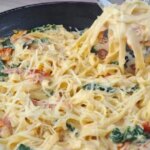 Uma Massa Leve E Deliciosa Feita Com Espinafre E Tomate Em Poucos Minutos....