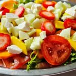 Salada Tropical Refrescante Cheia De Cores E Sabores! Aprenda A Fazer Essa Receita Leve E...