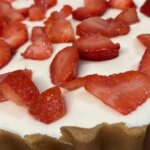 Torta De Chocolate Branco Com Morango, Uma Sobremesa Irresistível E Fácil De Fazer. Aprenda O...