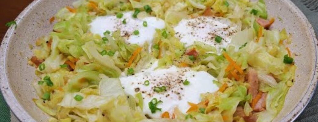 Receita Simples E Econômica De Repolho Refogado Com Bacon E Ovo, Pronta Em Minutos....
