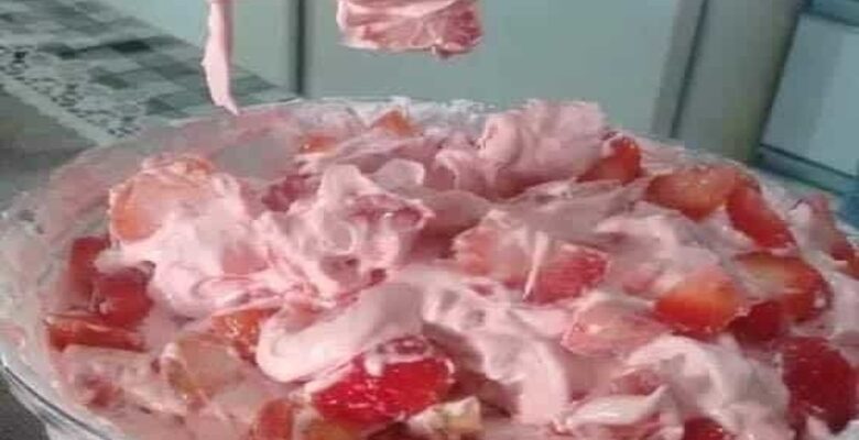 Recheio De Mousse De Morango Repleto De Pedacinhos Suculentos