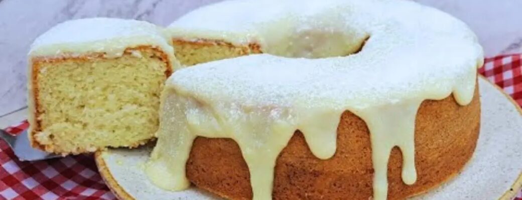 Receita Prática De Bolo De Iogurte Com Leite Ninho, Fofinho E Com Cobertura Cremosa....
