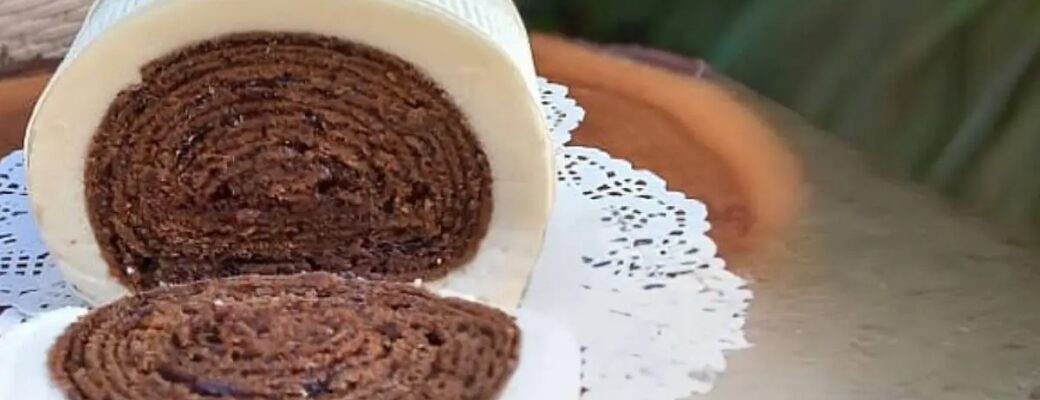 Bolo De Rolo Noiva Glacê Branco Incrível Tem Recheio De Ameixa E Cobertura Sem Clara...