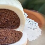 Bolo De Rolo Noiva Glacê Branco Incrível Tem Recheio De Ameixa E Cobertura Sem Clara...