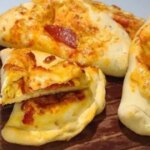 Calzone Queijo Pepperoni Apimentado Italiano Fácil é Recheado, Crocante Por Fora E Delicioso Por Dentro....