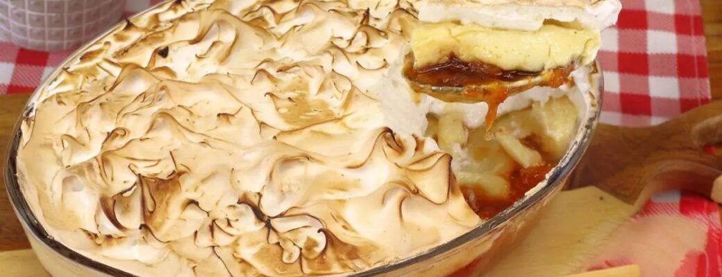 Combinação Perfeita De Doce De Banana, Creme De Baunilha E Merengue Dourado....