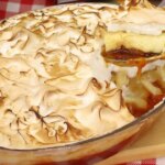 Combinação Perfeita De Doce De Banana, Creme De Baunilha E Merengue Dourado....
