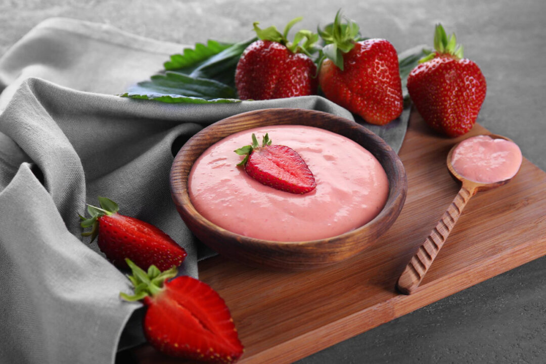 Como Fazer Mousse de Morango Cremosa em 15 Minutos!