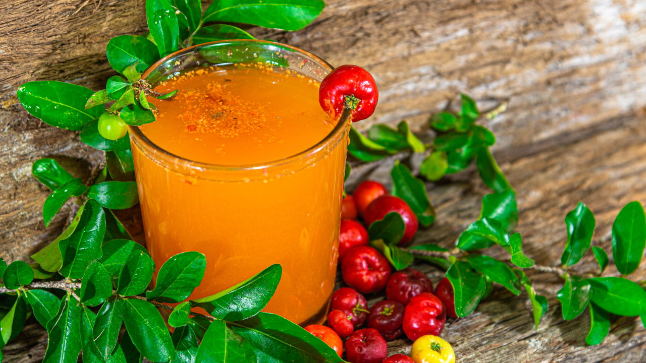 Como Preparar Suco de Acerola sem Ficar Muito Ácido