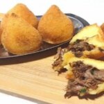 Coxinha De Mandioca Com Costela Deliciosa E Fácil Derrete Na Boca E é Feita Com...