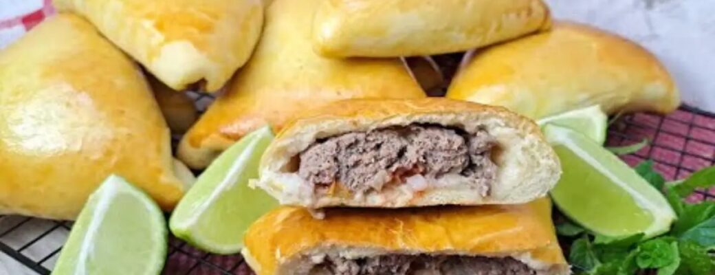 Receita Fácil De Esfiha De Carne Com Massa Leve E Recheio Suculento....
