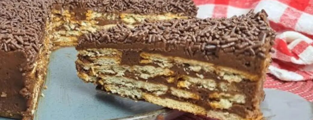Receita Clássica De Torta De Chocolate Com Biscoito Maria Cremosa E Fácil De Fazer....