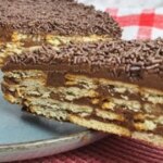 Receita Clássica De Torta De Chocolate Com Biscoito Maria Cremosa E Fácil De Fazer....