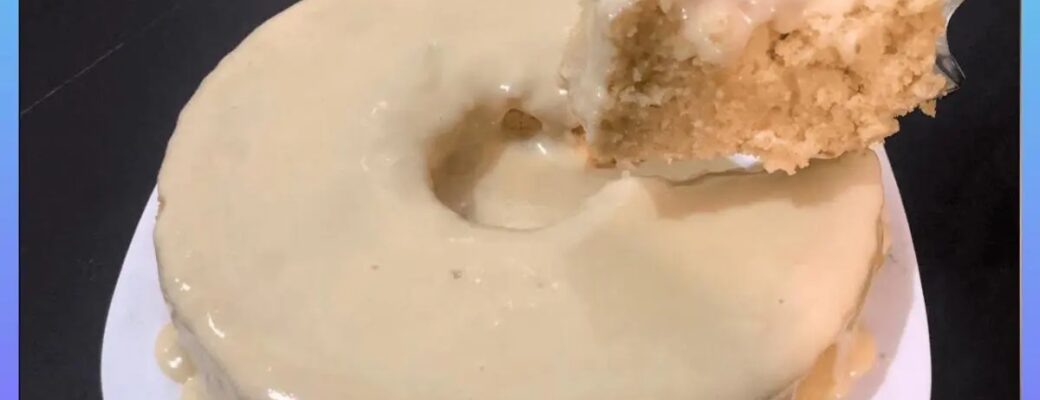 Bolo De Baunilha Fácil Com Calda Cremosa E Muito Sabor....