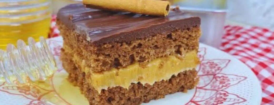 Receita Fácil De Bolo De Mel Com Recheio Cremoso E Cobertura De Chocolate....