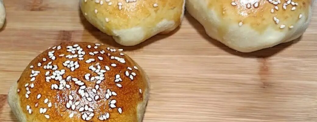 Hamburgão Forno Caseiro Suculento Delicioso é Um Salgado Estilo Lanchonete Com Massa Leve E Recheio...