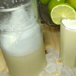 Limonada Suíça Cremosa Gelada Sem Amargar é Perfeita Para Os Dias Quentes, Feita Com Limão...