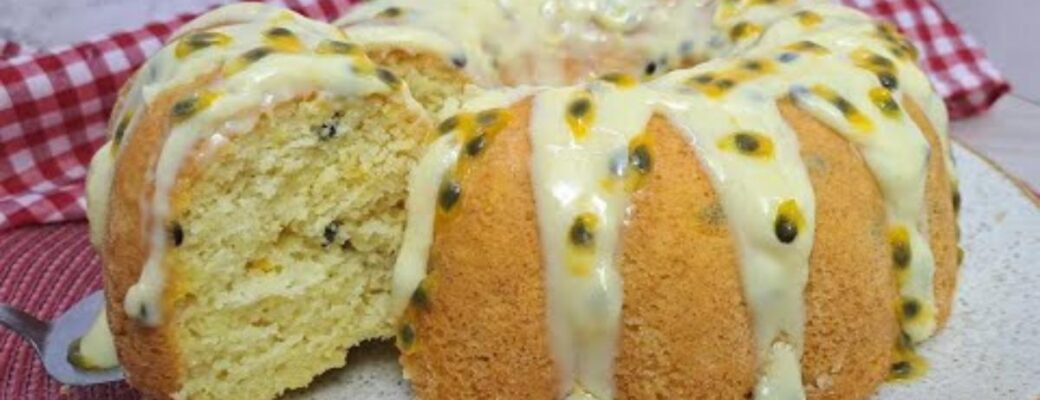 Bolo De Maracujá Com Iogurte Fofinho E Cobertura Deliciosa....