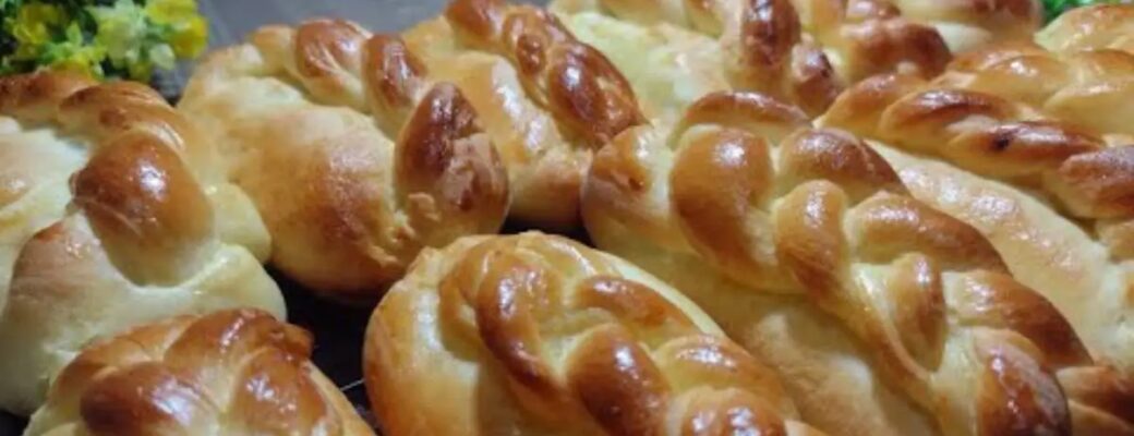 Pão Trança De Calabresa E Mussarela Caseiro E Delicioso é Recheado, Bonito E Ideal Para...