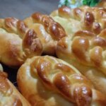 Pão Trança De Calabresa E Mussarela Caseiro E Delicioso é Recheado, Bonito E Ideal Para...