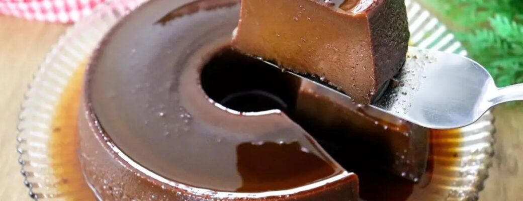 Pudim Chocolatudo, Cremoso, Fácil E Com Calda Brilhante....