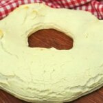 Descubra Como Fazer Um Delicioso Donut De Mandioca Assado Fácil E Crocante....