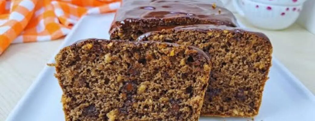 Receita Fácil De Bolo De Banana Com Chocolate E Amendoim....