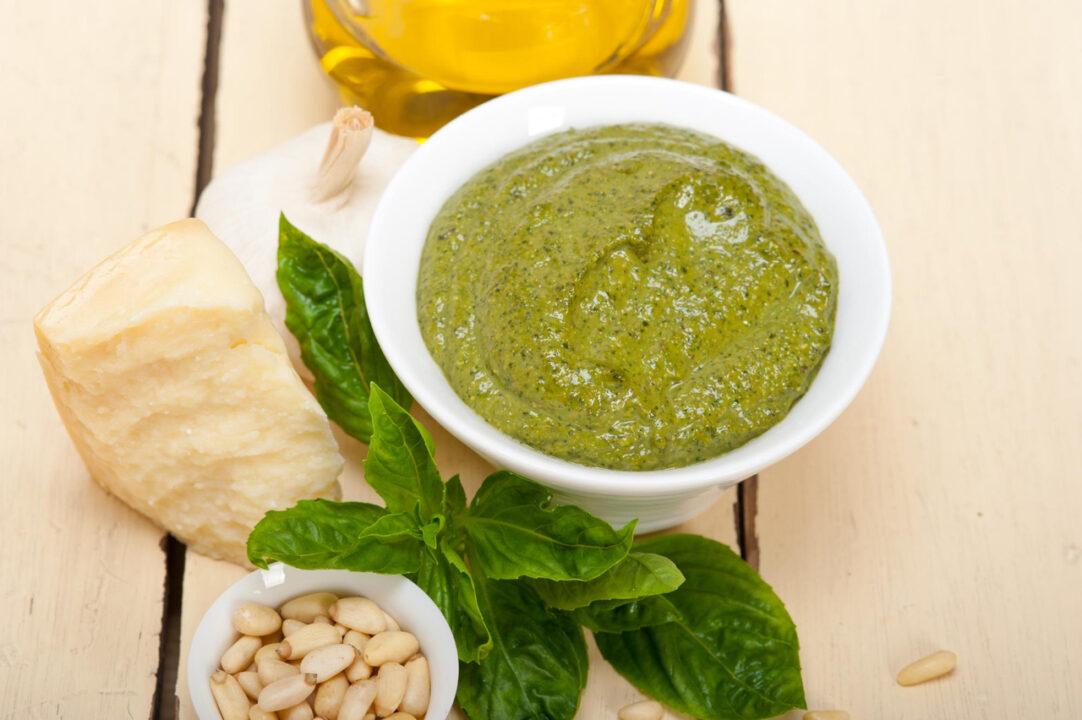 Receita de Molho Pesto Caseiro Fácil e Rápido