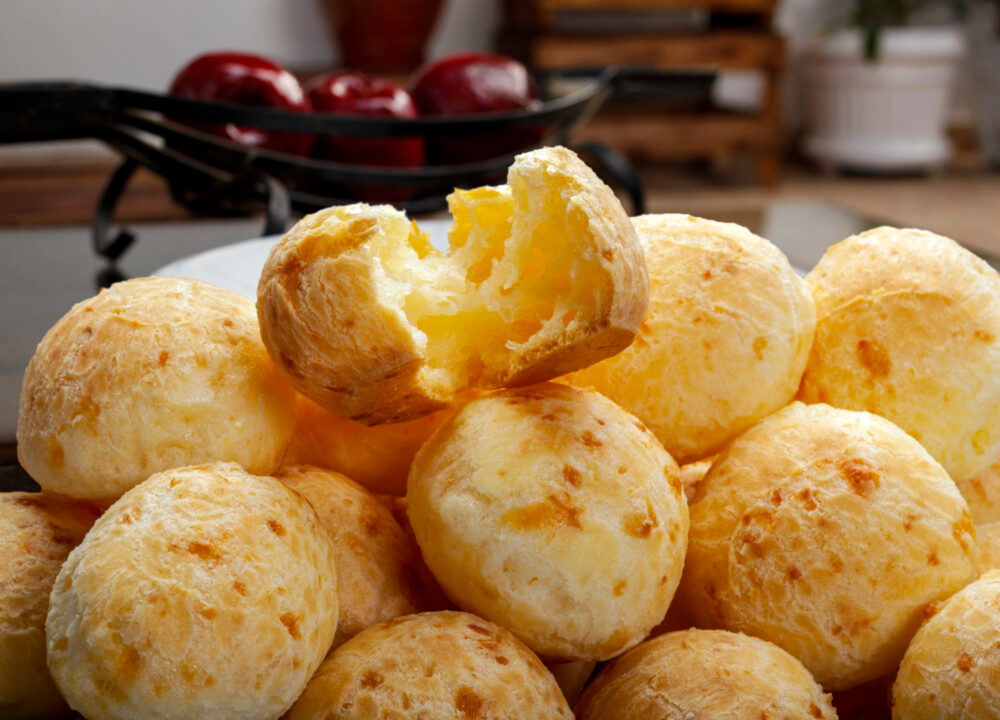 Receita de Pão de Queijo Mineiro com 5 Ingredientes