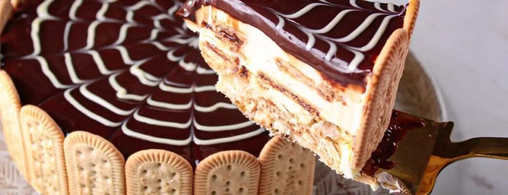 Receita Clássica De Torta Alemã Sem Forno, Com Creme Leve E Cobertura De Chocolate....