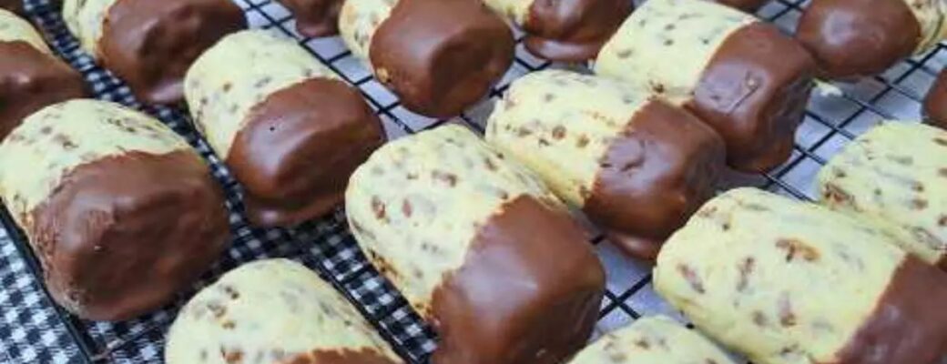 Receita Fácil De Biscoito Em Flocos Com Cobertura De Chocolate...