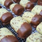 Receita Fácil De Biscoito Em Flocos Com Cobertura De Chocolate...
