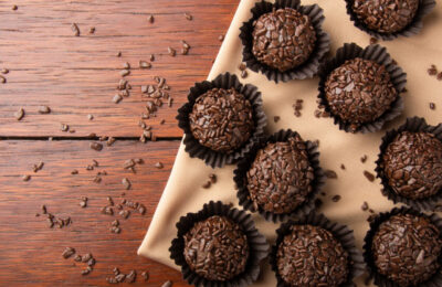 Brigadeiro Gourmet Cremoso, Brilhante E Com Sabor De Confeitaria