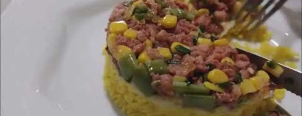 Arroz Enformado Com Linguiça Toscana E Queijo é Uma Receita Rápida, Completa E Deliciosa Para...